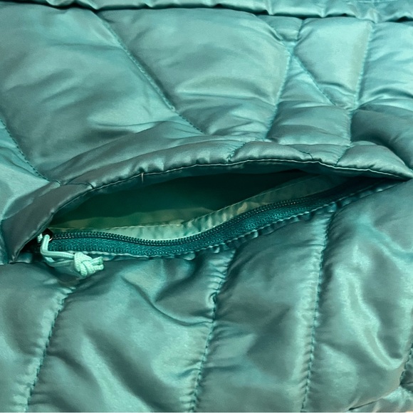 The North Face Women's Aqua Quilted Vest - Picture 9 of 15